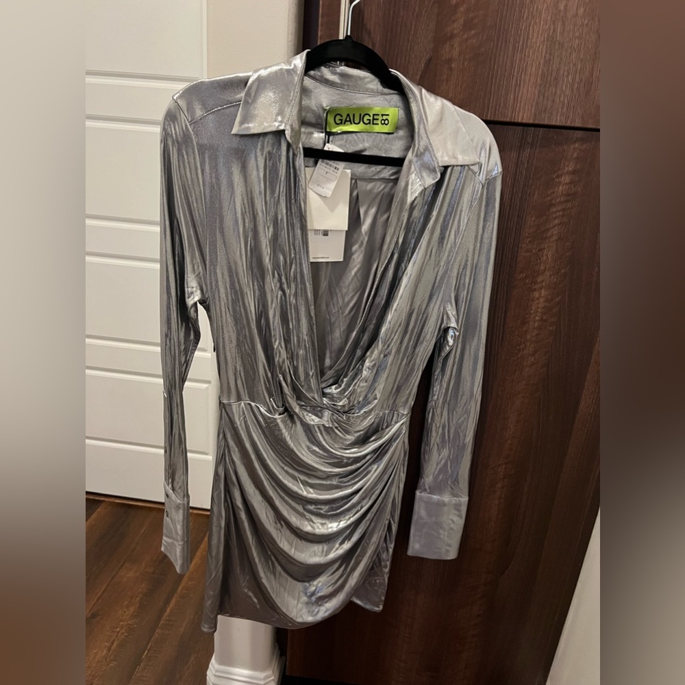 Gauge 81 Naha metallic silver dress size small
$325 $750
Size: S
Gauge81
NWT